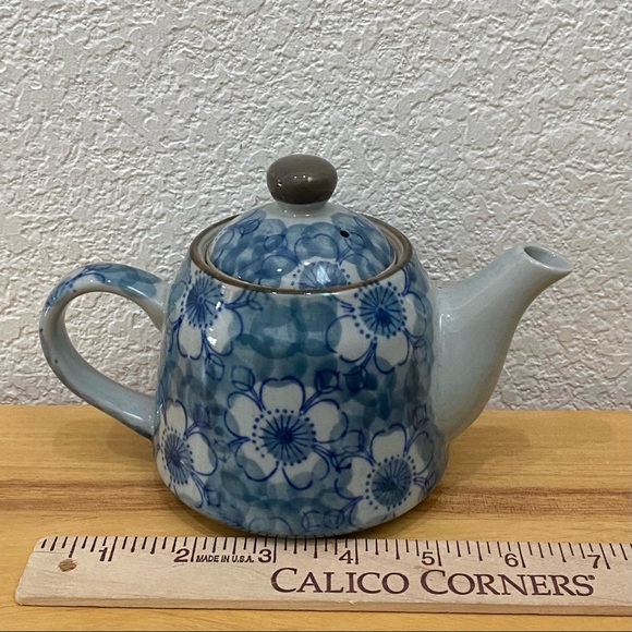Vintage Asian Blue Floral Porcelain Teapot - Picture 6 of 13
